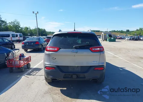 2017 Jeep Cherokee Latitude 4X4 z USA, uszkodzony, nr VIN 1C4PJMCS4HW635893